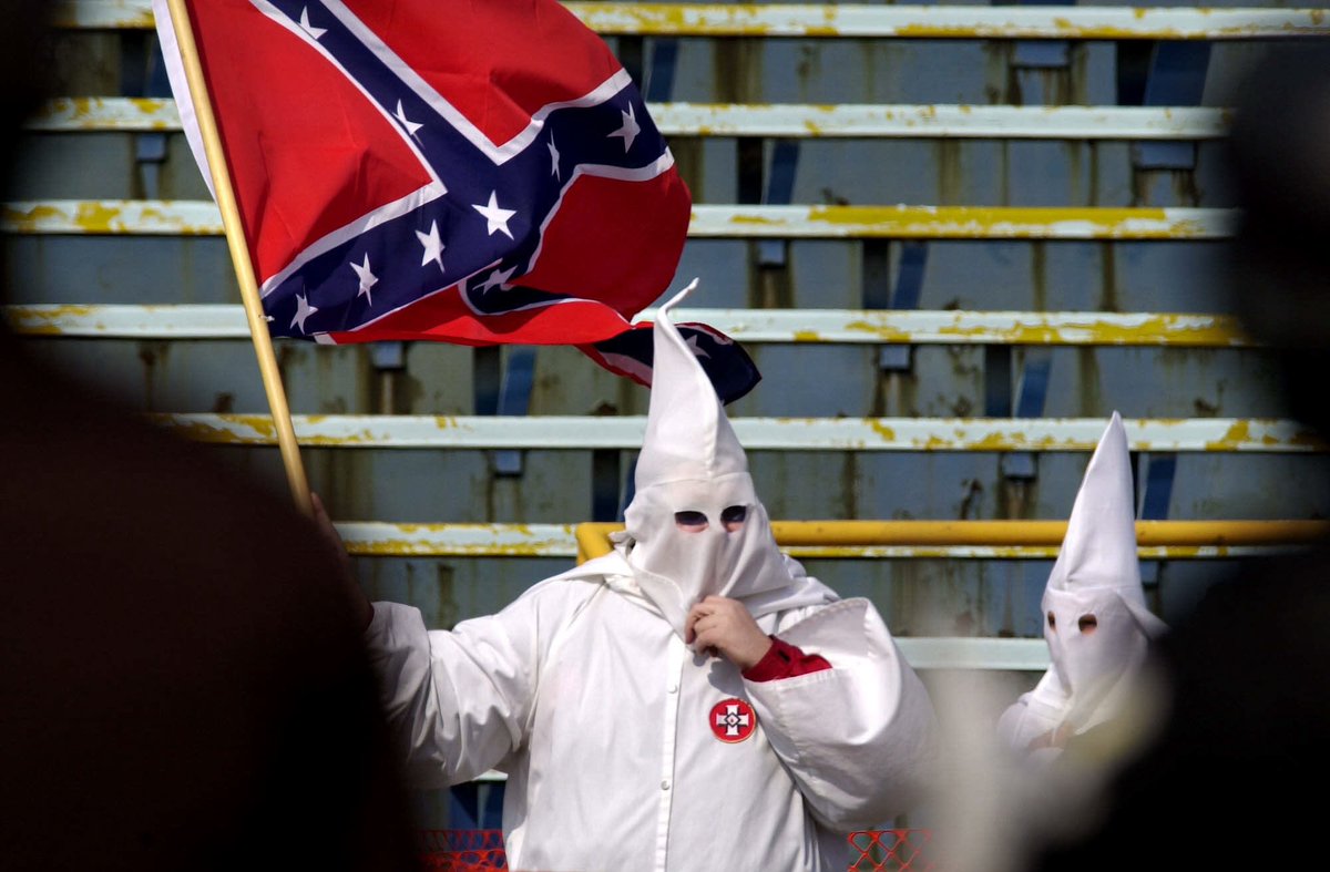 Lara Clon tweet media