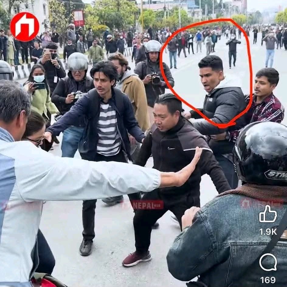 रत्न राज्य क्याम्पसको स्वबियु सभापति लोकेस खड्का 😠 यस्ताले के गर्लान्