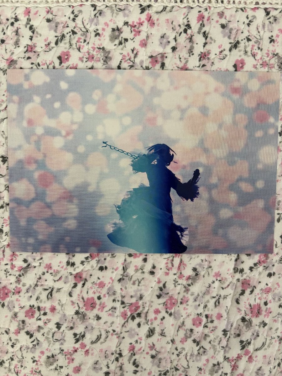 StevenADOler's tweet image. Hibanaの特典キラキラポストカードって、Blu-rayとDVDで違うんですね✨💿

まだ全然観れて無いけど、オーランドのChandelierだけチェックするつもりが、もう一曲もう一曲となって40分くらい観ました。

Adoや映像だけで無く、バックバンドの演奏が素晴らしい作品です。

#Ado
#Hibana
#Chandelier