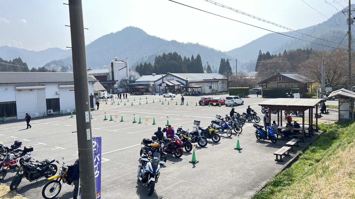 78kou_'s tweet photo. おはようございます☀
久しぶりの美山
駐車場の真ん中にはバイク駐禁になってる
少なくなったな〜
桜🌸まだでした😅
#道の駅　美山ふれあい広場 https://t.co/we2Idhf7v5