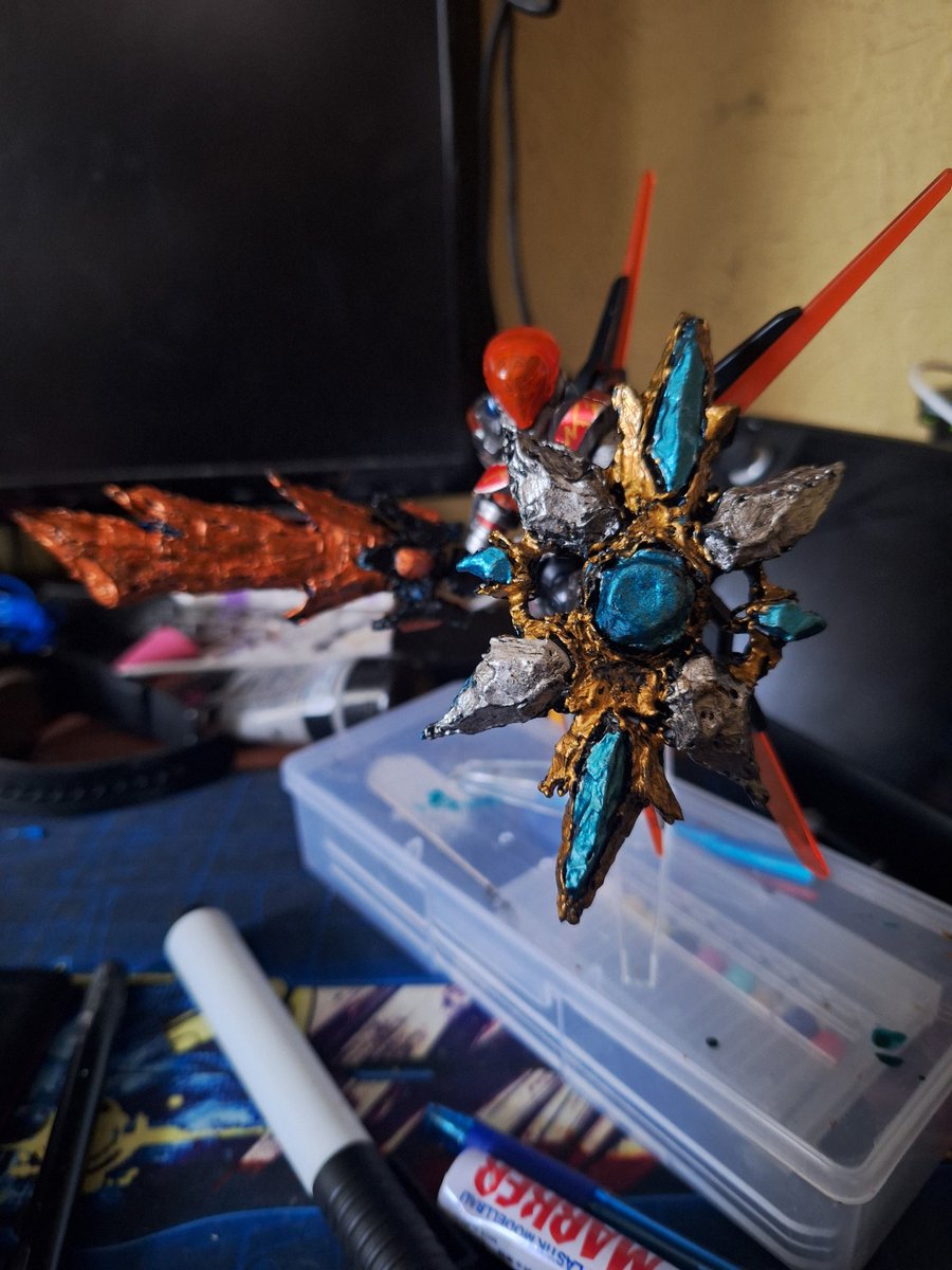 Меч и щит Фенрира Вспышки.
Fenrir Flare's Sword and Shield.