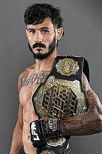 J0EMama03's tweet image. WOW Lerryan Douglas JUST FINISHED EROSA VIA TKO AT THE 1ST RD, Wow what a nasty debut win for Douglas 

#UFCSeattle