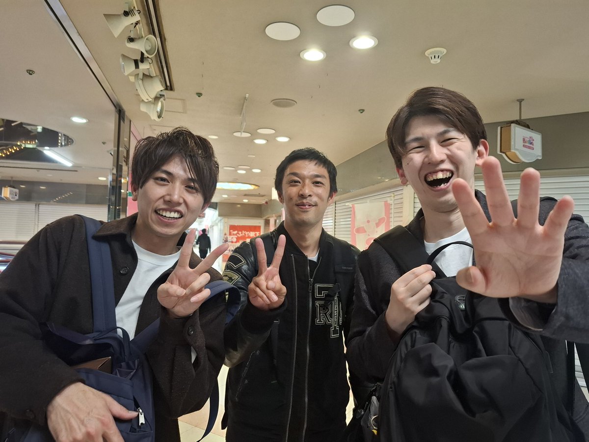 kaoringo567's tweet photo. 3ヶ月ぶりのｺﾒｽﾀ楽しかった！お初の芸人さんも見ることできて新鮮でした
アフケアの漫才とDattのｺﾝﾄ＆ｼｮｰﾄｺﾝﾄ3つも堪能できてﾎｸﾎｸ🎶
新衣装も可愛かったな︎💞
ライブ後の神対応いつもありがとうございます！いい笑顔😊😊😊

 #Datt
 #アフターケア
 #アフケアマンザイ
 #コメスタ https://t.co/oJDF1RwnqT