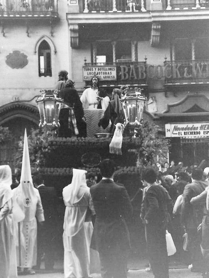 La Hermandad de <a href="/LaCenaSevilla/">Hermandad de la Sagrada Cena</a> es la primera cofradía que la Banda de Las Cigarreras acompañó en Semana Santa, el Domingo de Ramos de 1980, incluso antes que a nuestra propia Hermandad (que salió el Jueves Santo).

🎼🎺🥁 #SuenaCigarreras #DRLaCena2026 #SSantaSevilla26