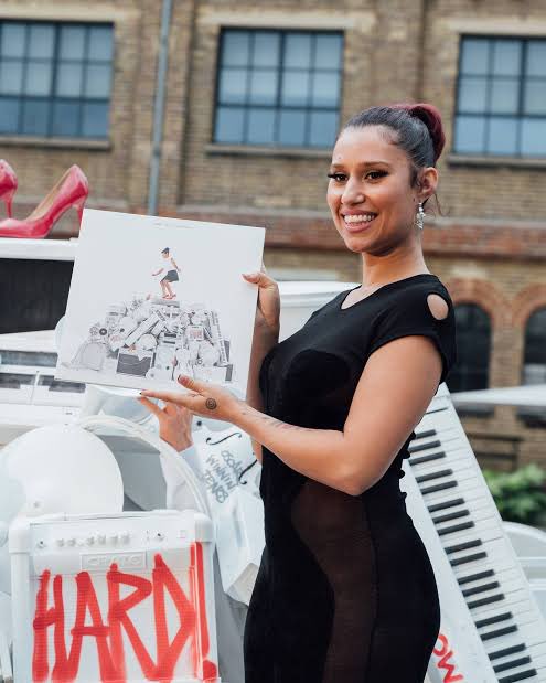 RAYE México tweet media