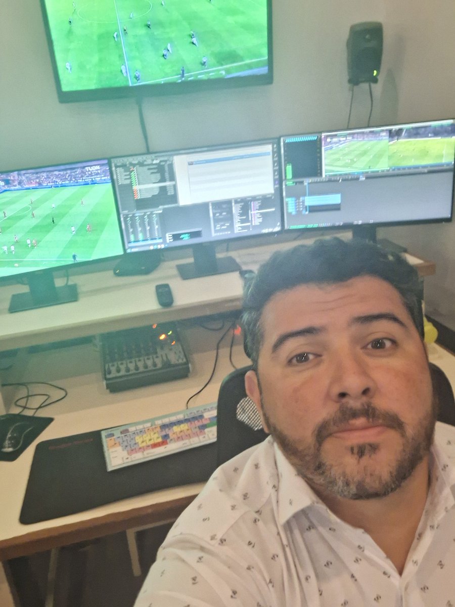 Garlleon's tweet photo. @TUDNMEX #vuelveElColoso Aquí desde Buenos Aires!!! Aguante mis hermanos Mexicanos!!! https://t.co/ac76LzFQuw