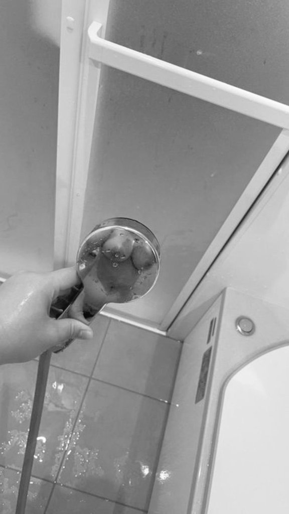 せりな tweet media