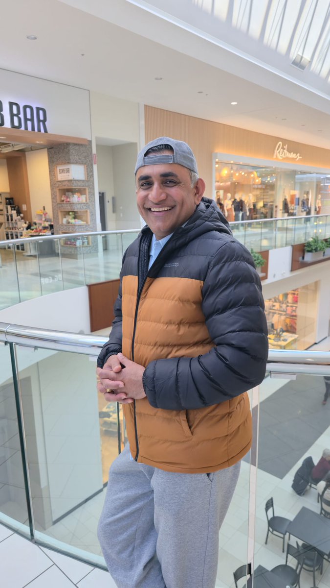 zulfiqarmuree's tweet image. مرڪن جي قيمت جي ڪاٿو ئي ناھي!!
#smiles #زندگی