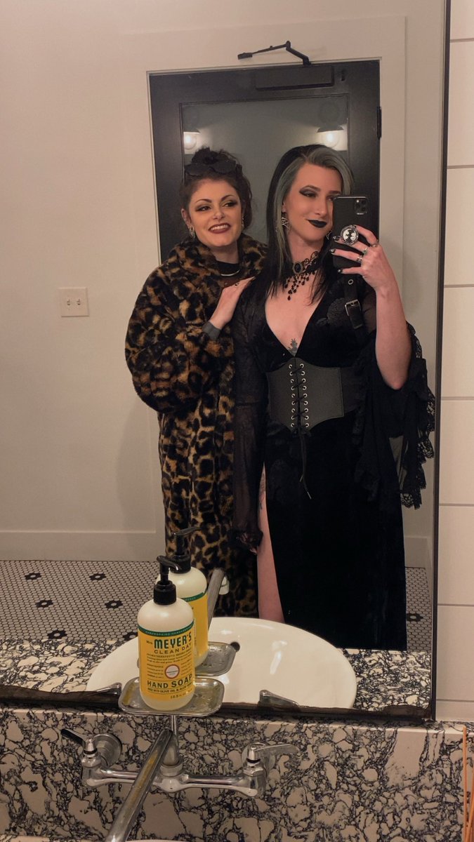 Kris🌙 tweet media