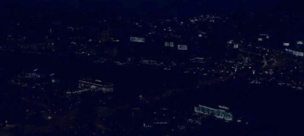 A z í z tweet media