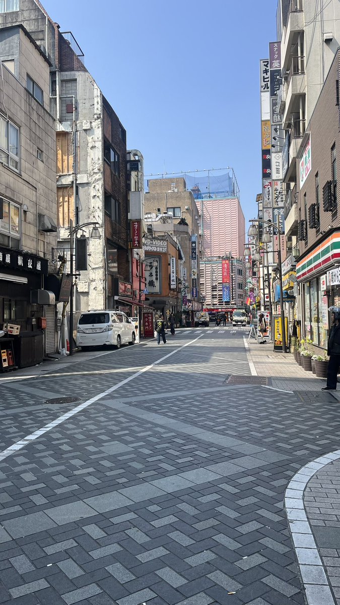 シャンパンタワー職人 tweet media