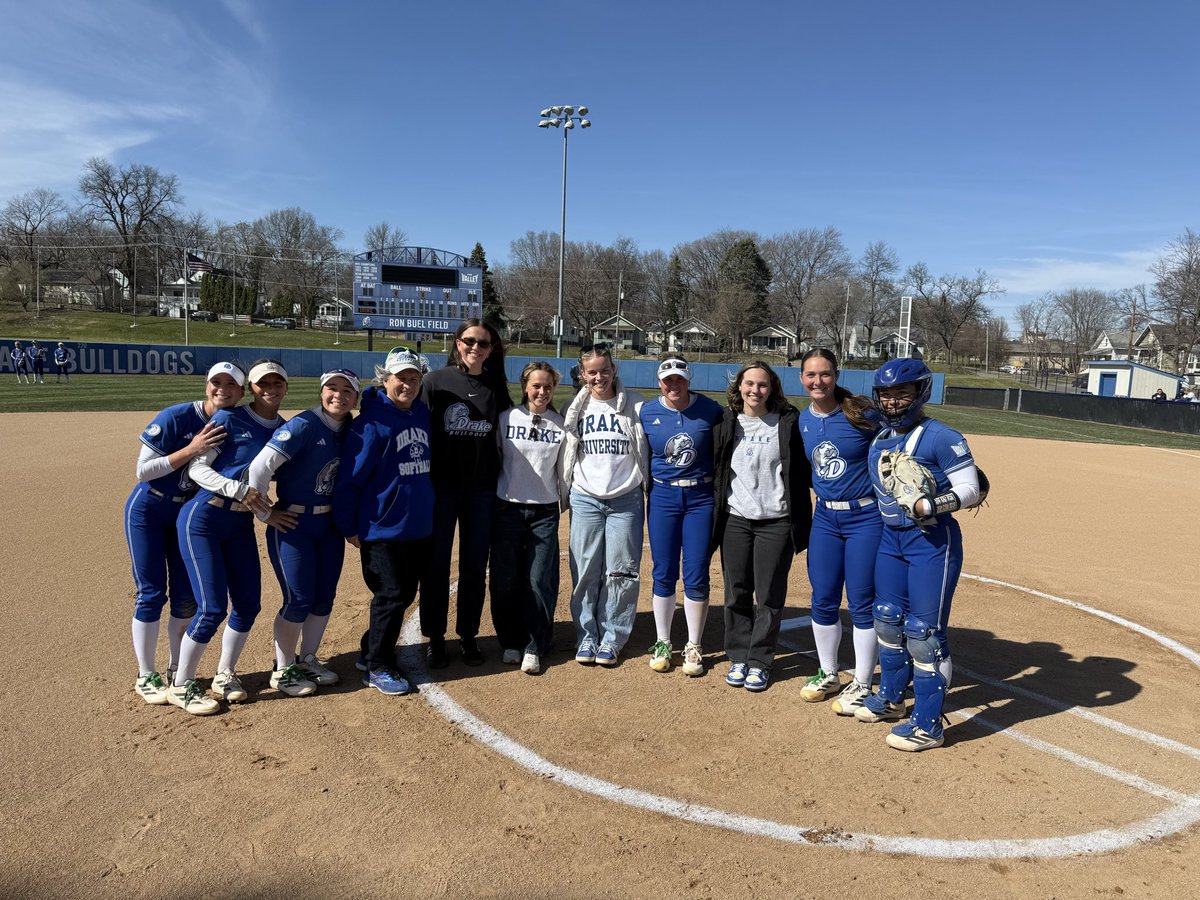 brewerbebe's tweet photo. Alumni fun @DrakeSoftball today! https://t.co/D49lJPN4sG