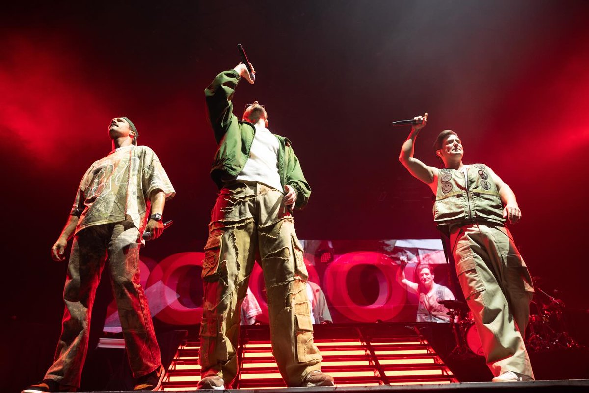 RushNicoo's tweet photo. Nuevas Fotos de Big Time Rush
Dónde Dicen
"¡Se Acabó El Tour Real Life!
¡Qué Manera de Terminar En Melbourne! Gracias a Todos Los que Hicieron Esto Posible 🙌

📸 #lakejustin

#btr #bigtimerush #btrworldtour"
✌️✌️🎶🎶 #nicoorusher2426 https://t.co/sZFGQh8Gfn