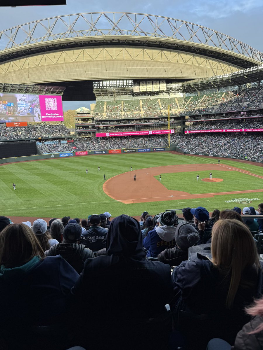 lostinclouds85's tweet photo. #mariners #seattle https://t.co/7aIDCwZH4w