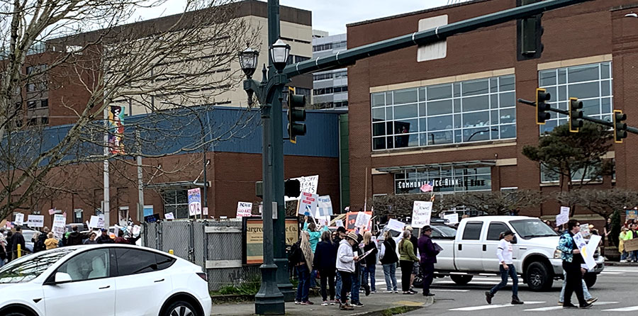 MyEverettNews's tweet image. No Kings Protests in Everett and Beyond: myeverettnews.com/2026/03/28/no-… #nokings #protest #rally #everett #ferguson