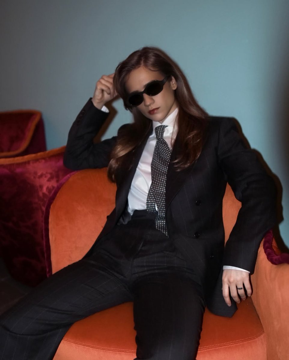 Thesuitedbrand's tweet photo. PHWOAR!!!!!!💦💦 #womeninsuits #womeninties #girlsinsuits #girlsinties https://t.co/8lma9rfZSz