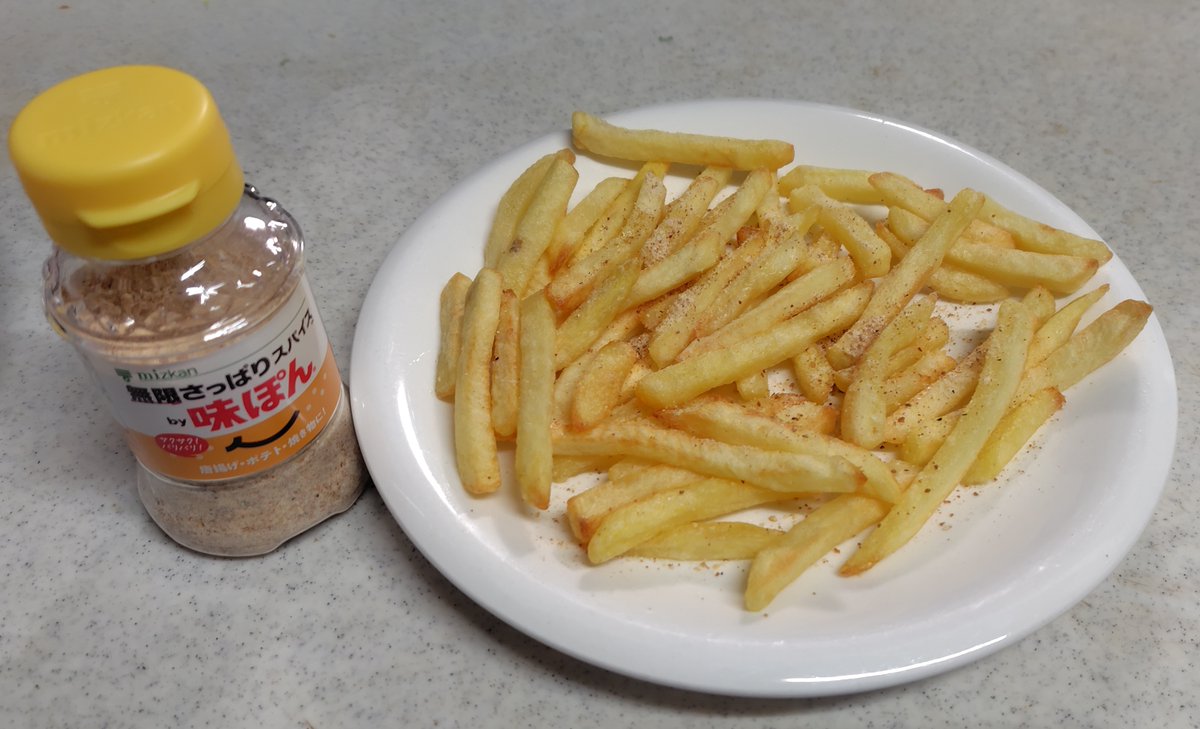 aobatoppo's tweet photo. ノンフライヤーで業スーフライドポテト。味ぽんスパイスがかなり合う！ポテト用シーズニングにありがちな嫌な甘さもないのでほんとに無限にいける。

#プロモーション #Mizkanから提供いただきました #RSP113に参加しました #サンプル百貨店 #味ぽんスパイス #無限さっぱりスパイスby味ぽん https://t.co/rIAPCGROw8