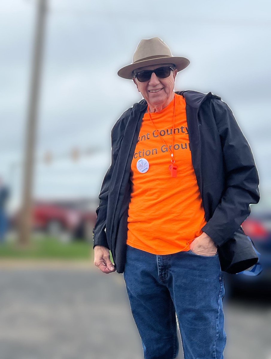 Y’all did it! 🥳 We have no king! 

This was my morning, talking with no king protestors who let me take pictures of their lovely signs. They had no idea I was wearing a Trump shirt because his face is so small on it, which was fun. I wanna do it again. 🥰

Do y’all spot a