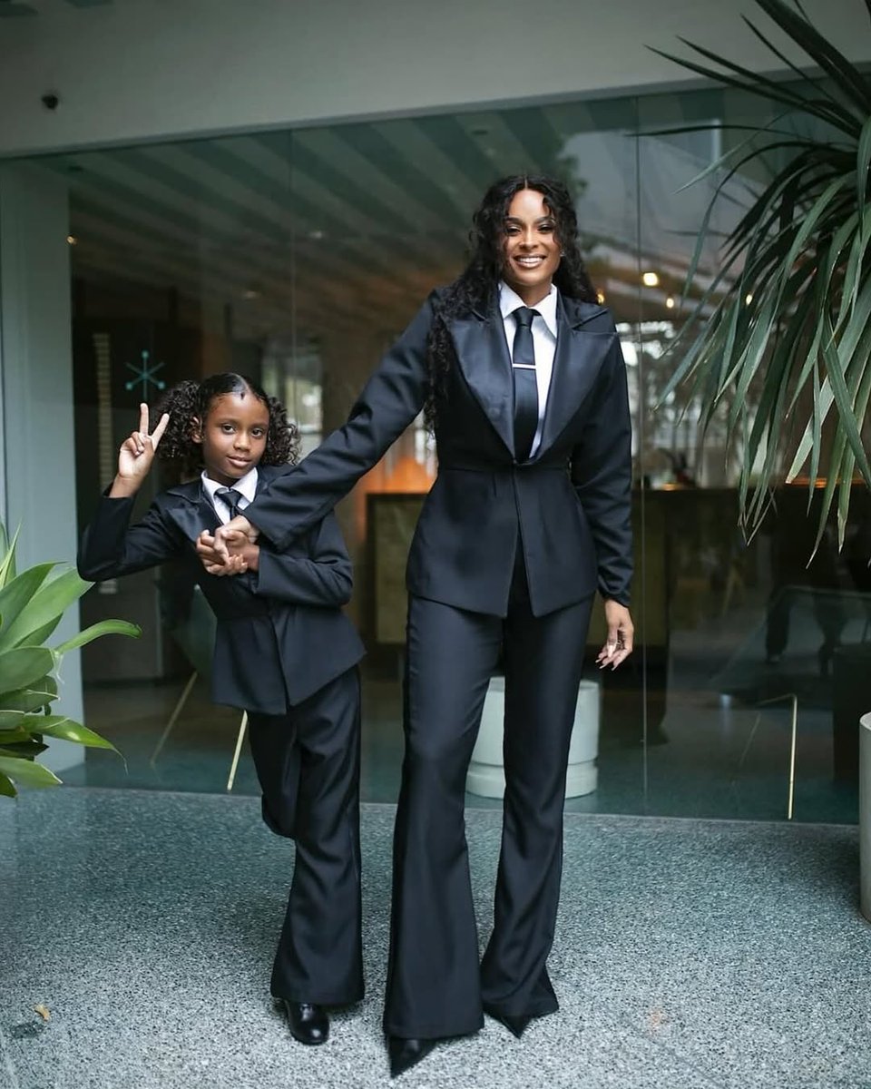 Thesuitedbrand's tweet photo. PHWOAR!!!!!!💦💦💦 #womeninsuits #womeninties #girlsinsuits #girlsinties https://t.co/4QLmrZikrX