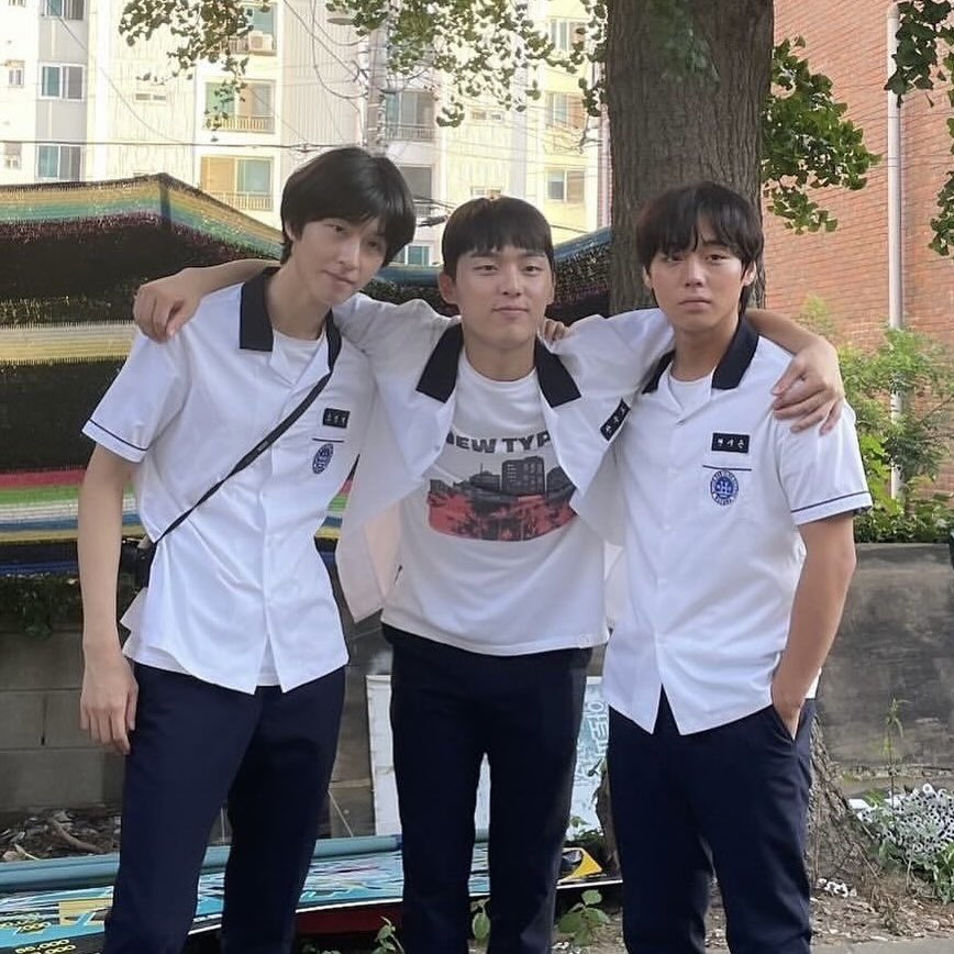 vencie / cora 🦭 tweet media