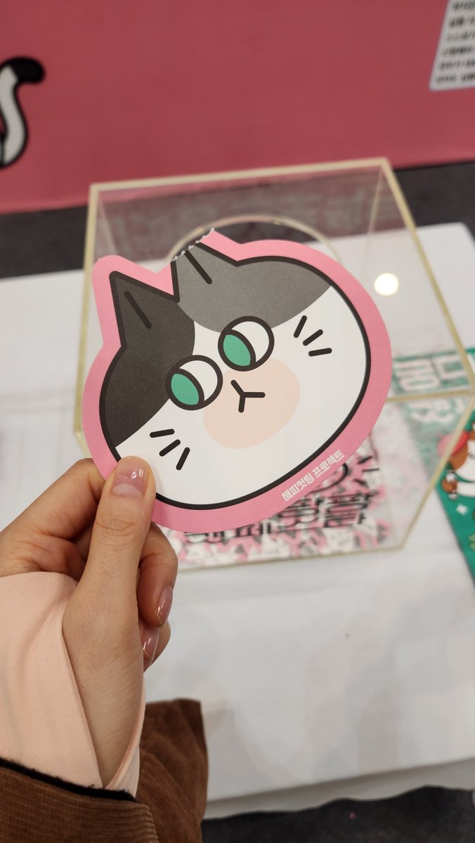 HHome🕯 tweet media