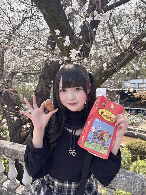 HIDEKISAN's tweet photo. 東別院に行って来た。月に一回マルシェが開催されると言う事でかみさんに言われてマフィン買って来た。流石屋台は大須商店街の観光客向けより高かった！笑
人もいっぱいでびっくりした。 https://t.co/kWUj8icRpl