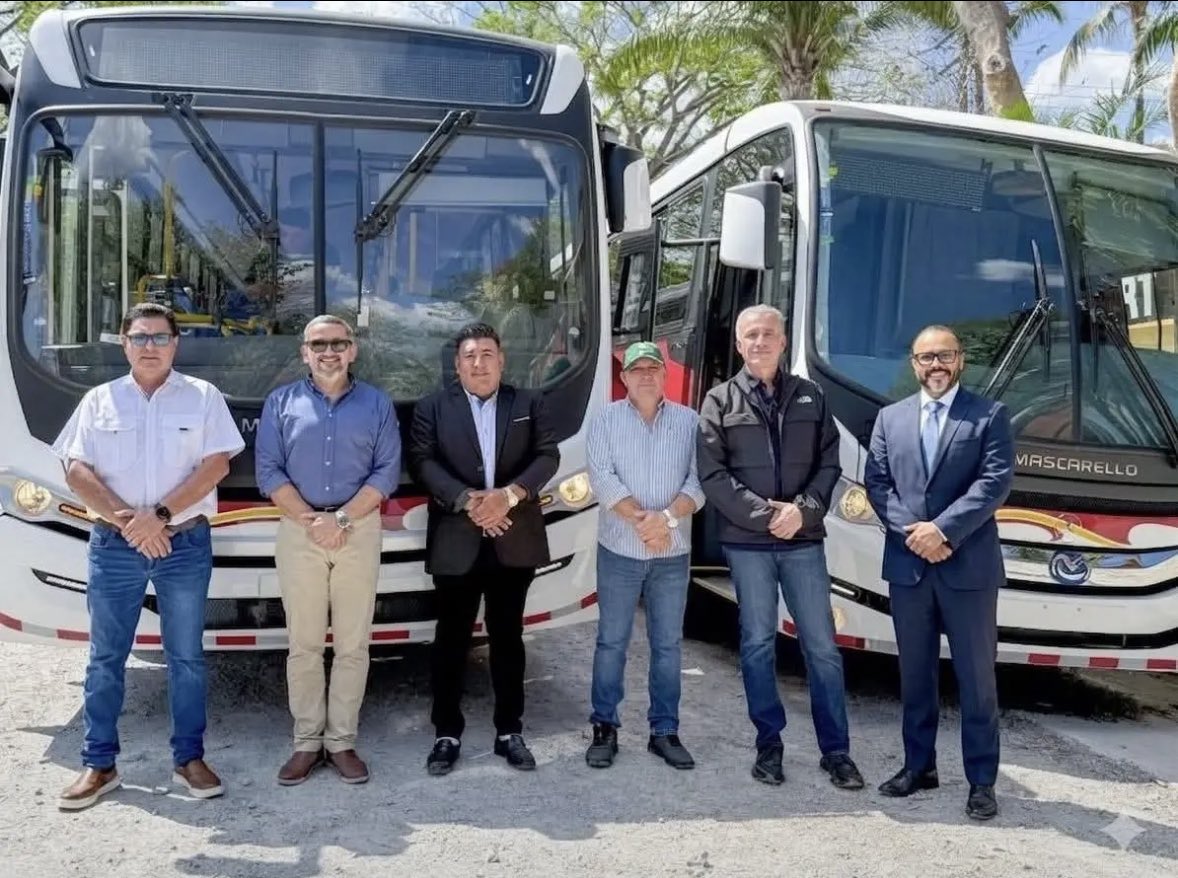 Entonces que dice <a href="/ECastroES/">Ernesto Castro</a> o es mago o es de nuevas ideas ?