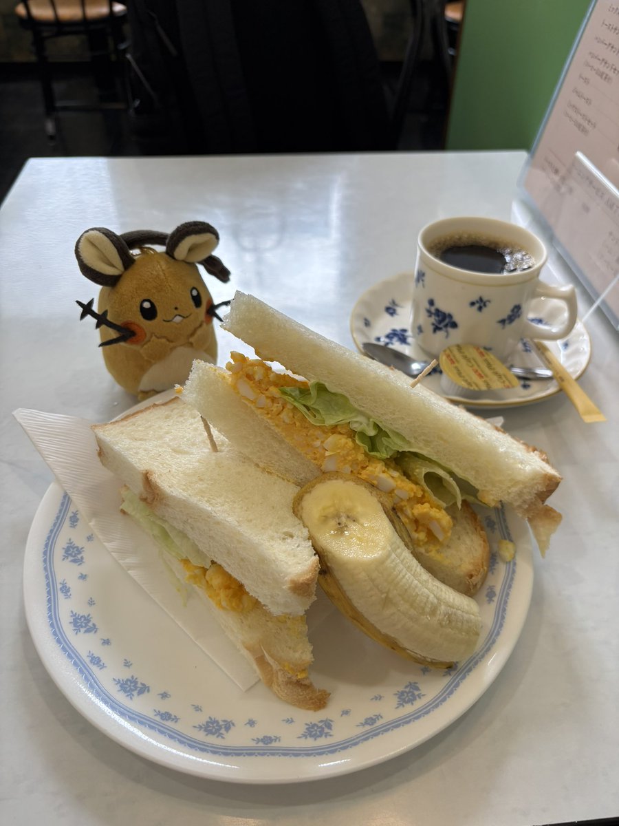 合同庁舎のサンドイッチ（モーニングセット）が安いのに最高に美味しかった。また食べたい。簡単には食べれないのが悲しい。パンはどこのパンだったんだろ。