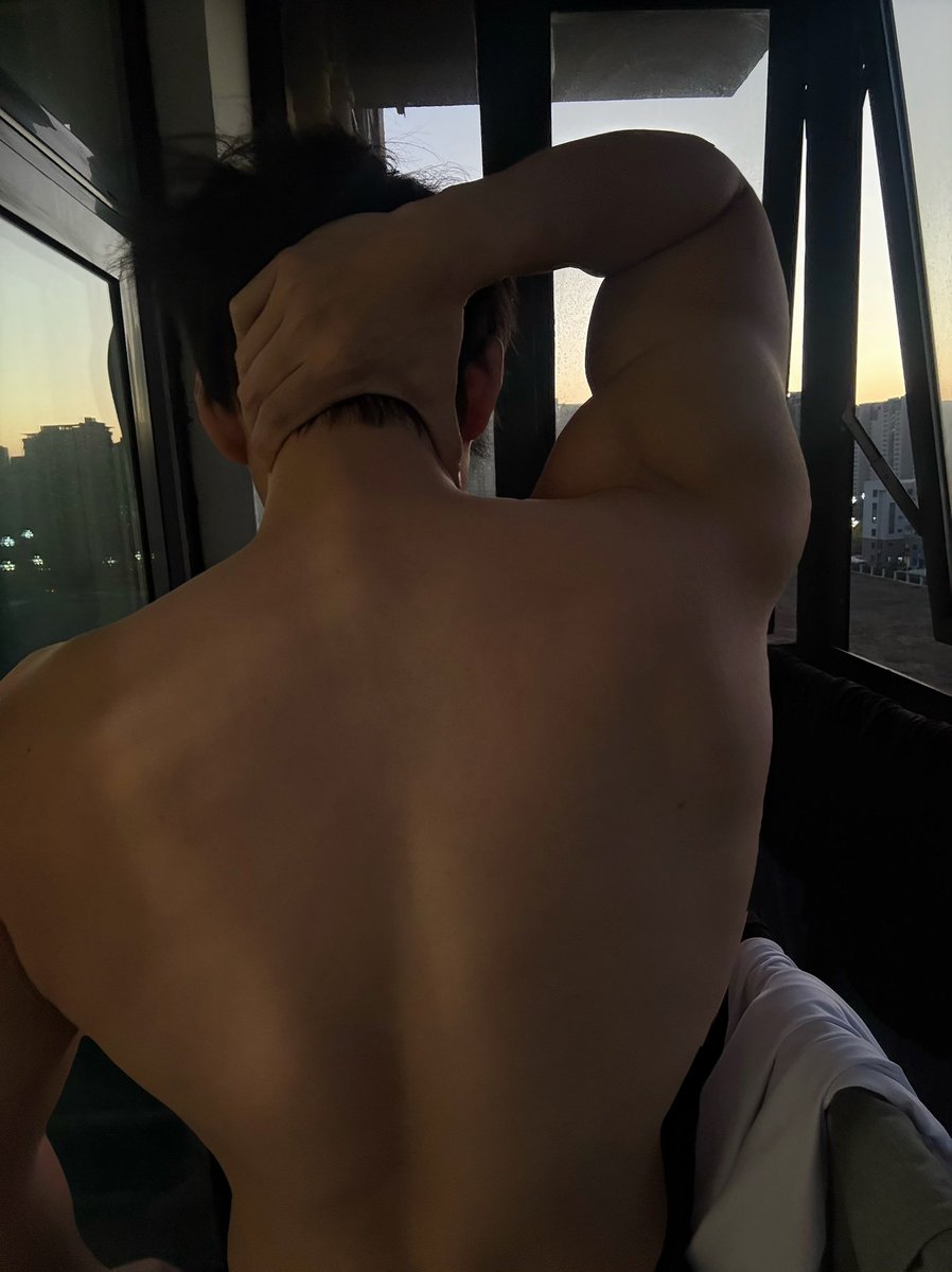 年轻的丈夫 tweet media