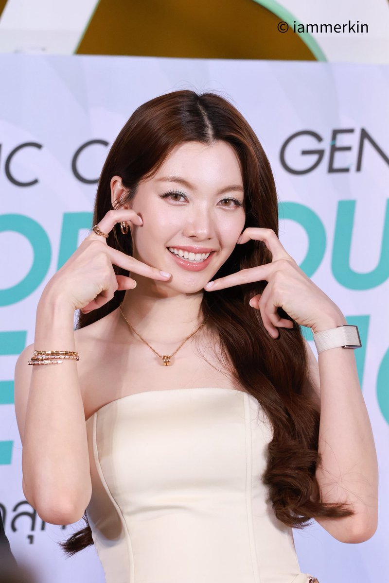 🫶🏻❤️

ORMKORN FACE OF LOLANE
#OrmLolaneNatureCodeBotanic
#ออมกรณ์นภัส #OrmKornnaphat