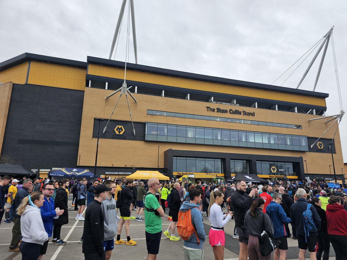 HillaryMusarurw's tweet photo. Today we're starting the morning here.
Kufumira kurumba.
#RunThroughUK #Wolverhampton https://t.co/c1ziiMpCS7