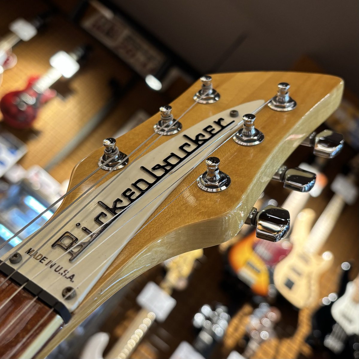 shima_amami's tweet image. 【中古商品入荷】

Rickenbacker / 620

新品中古問わず、
なかなか出会えないギターである
リッケンバッカーの620。

独自の設計からなるルックスとサウンドは
心を掴んで離しません…！

#エレキギター
#リッケンバッカー
#Rickenbacker