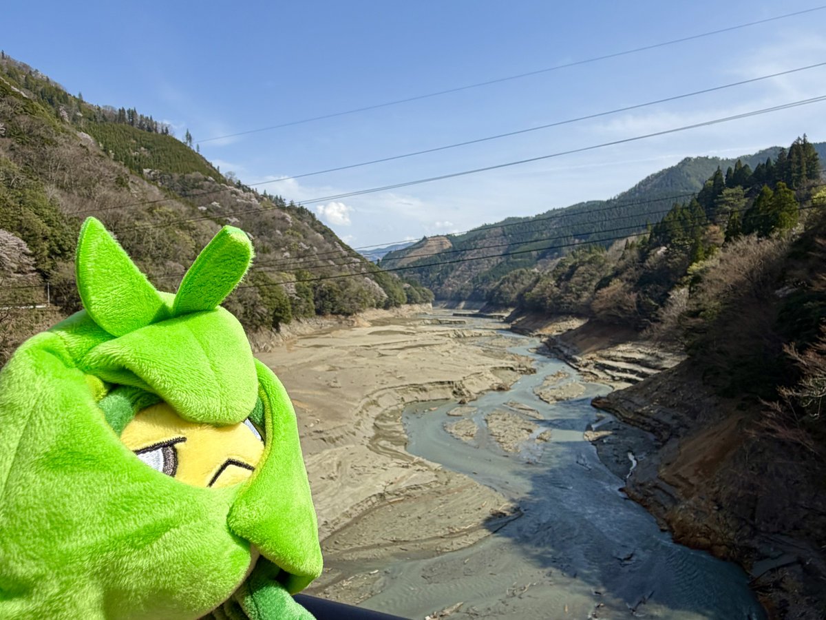 おちか tweet media