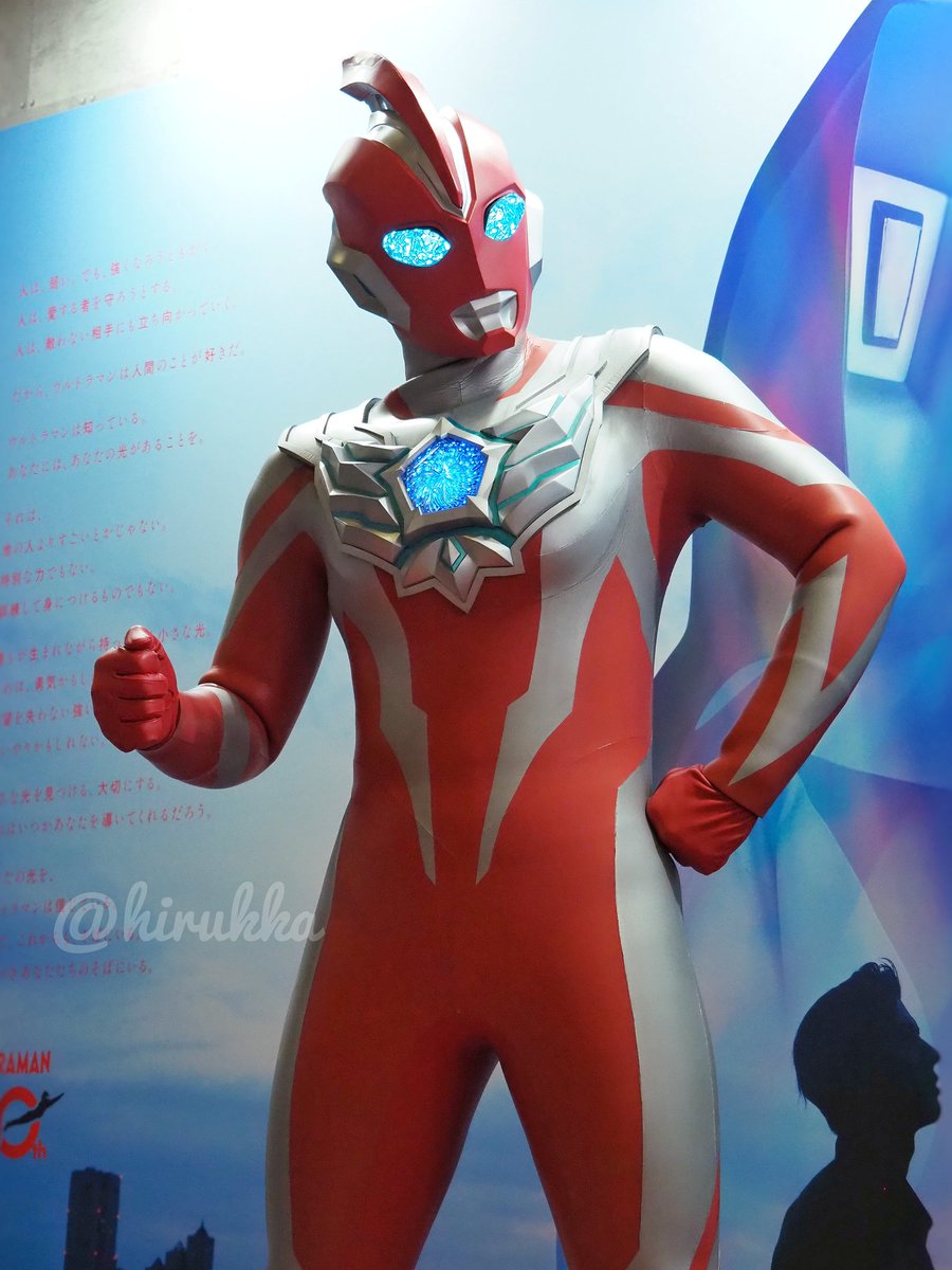 260328 

今更思い出したんですけどこのオメガ、撮影終わりにすごいガッチリ握手したあと、段差を降りきるまで手を取ってエスコートしてくれたんです…。男装コスプレしてる私にすら…男の人もそうだったりしました？　ほ、惚れてしまうやろー！

#ウルトラマン60周年
#AnimeJapan
#ウルトラマンオメガ