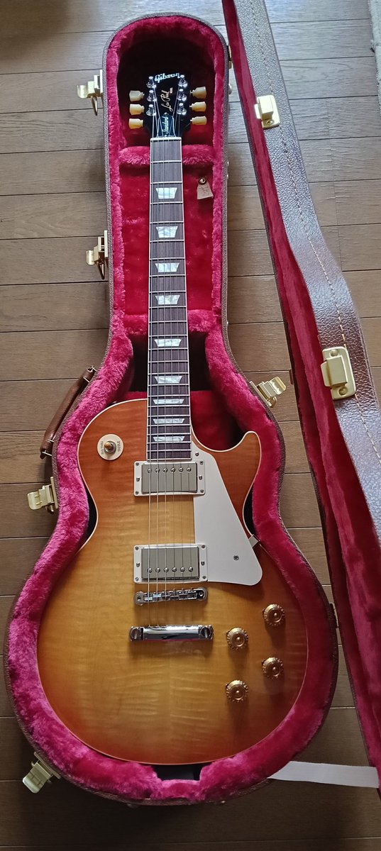 akuro456's tweet photo. MNG（やっと言えた）
島村楽器で買いました、Gibsonレスポール
手に入らないだろうなと思ってたら手に入りました
やっぱ新しいのは良いですね https://t.co/GwrUknUsJM