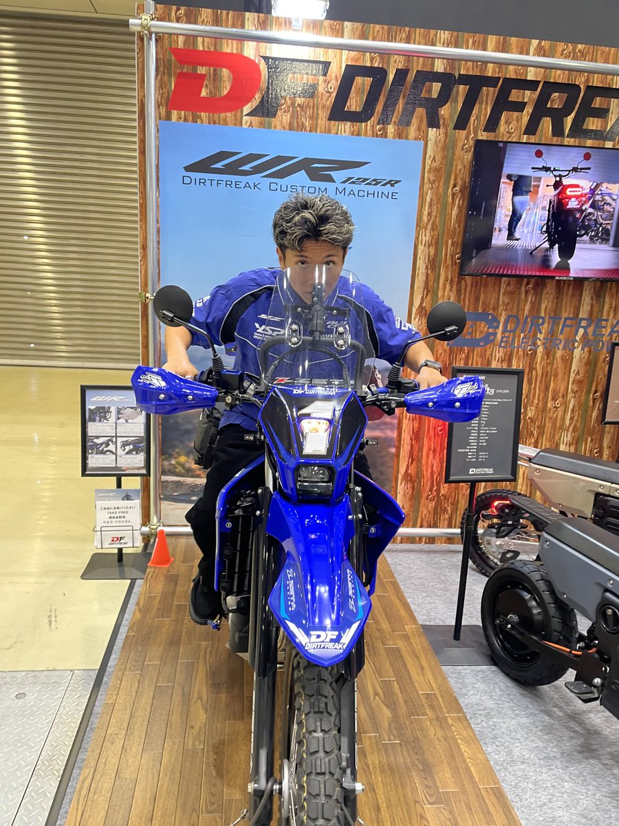 df_moto's tweet image. 大城魁之輔選手が遊びに来てくれました😊✨
トレールにまたがる魁之輔選手が新鮮過ぎる🤯 

#東京モーターサイクルショー
#全日本モトクロス
#ヤマハ
@Kai43Kai