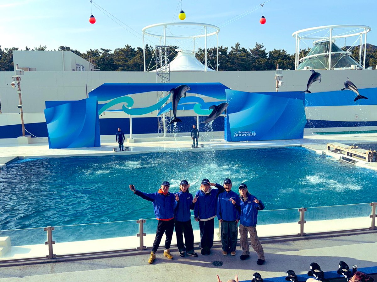 RAZOR official tweet media