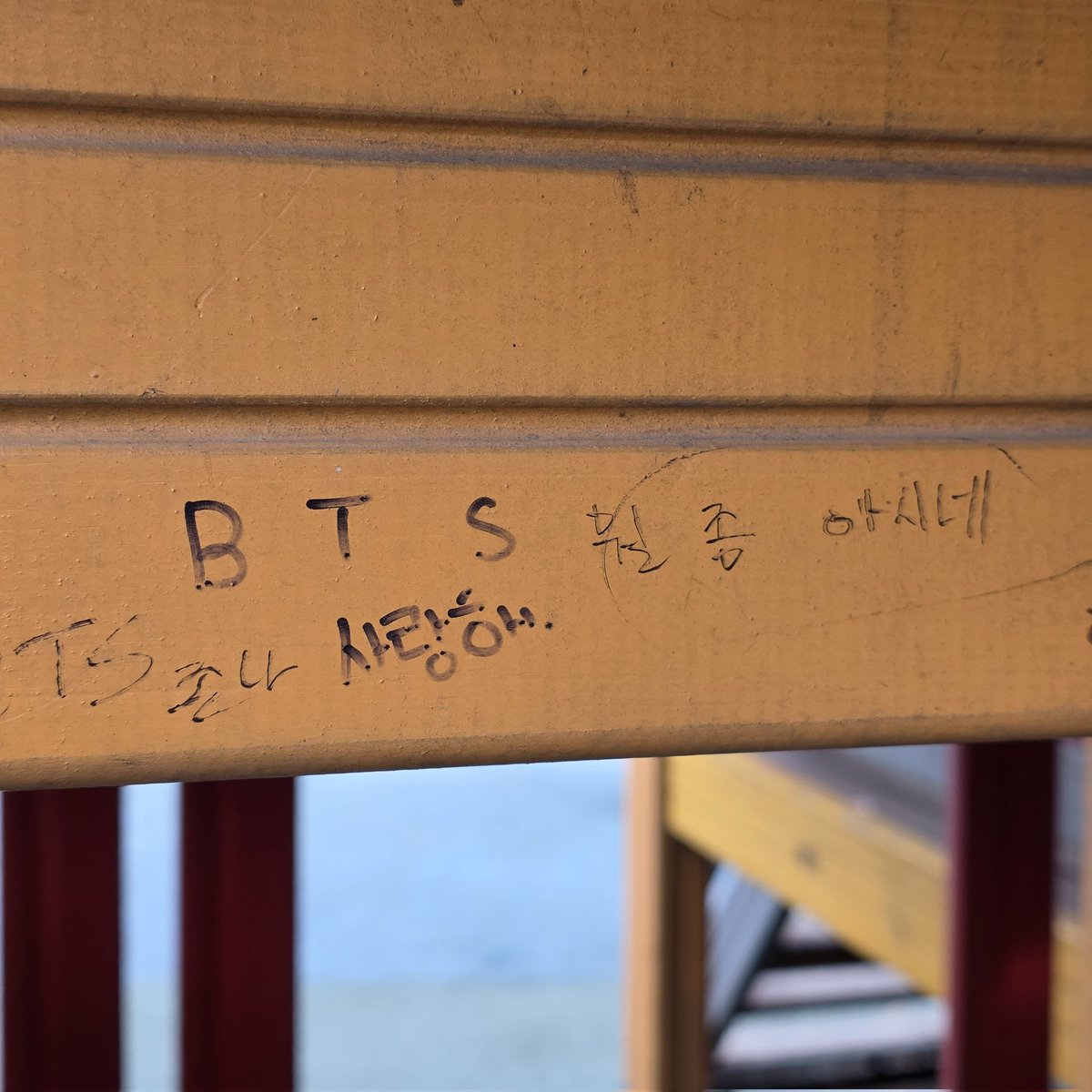 jjuring_22's tweet photo. 놀이터갔다가 개웃긴거봄ㅋㅋㅋㅋㅋㅋ
BTS 사랑해
  ㄴ 뭘 좀 아시네 https://t.co/m6IwJg3dB0