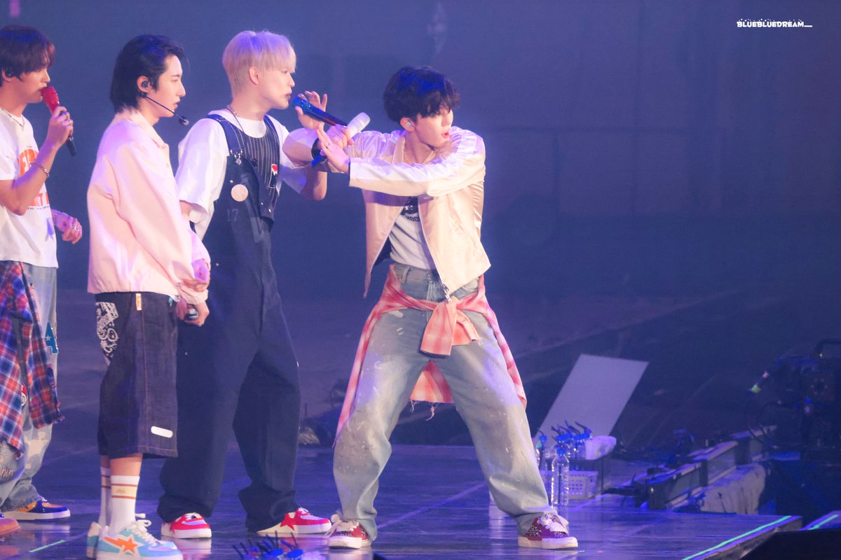 𝐁𝐋𝐔𝐄 tweet media