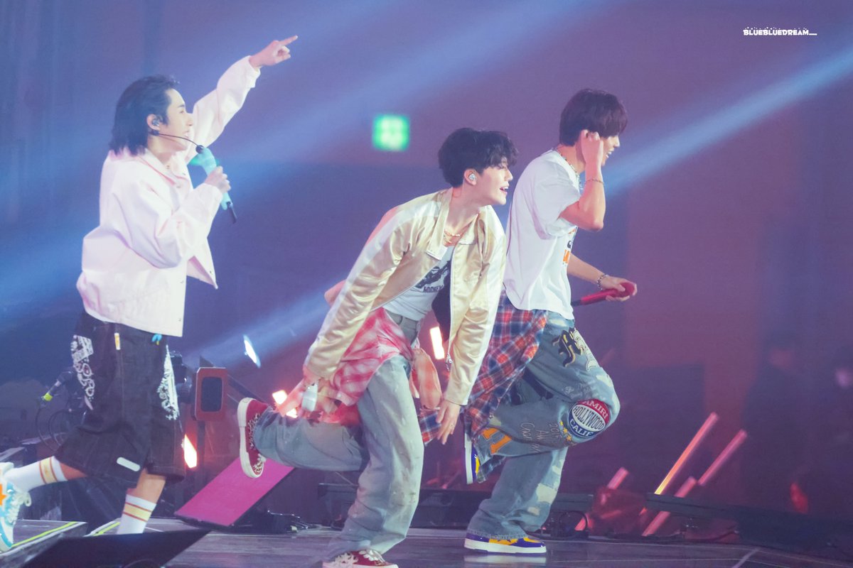 𝐁𝐋𝐔𝐄 tweet media