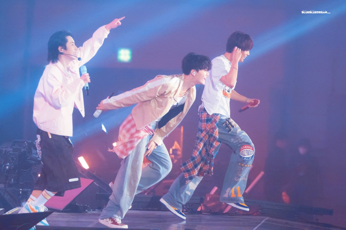 𝐁𝐋𝐔𝐄 tweet media