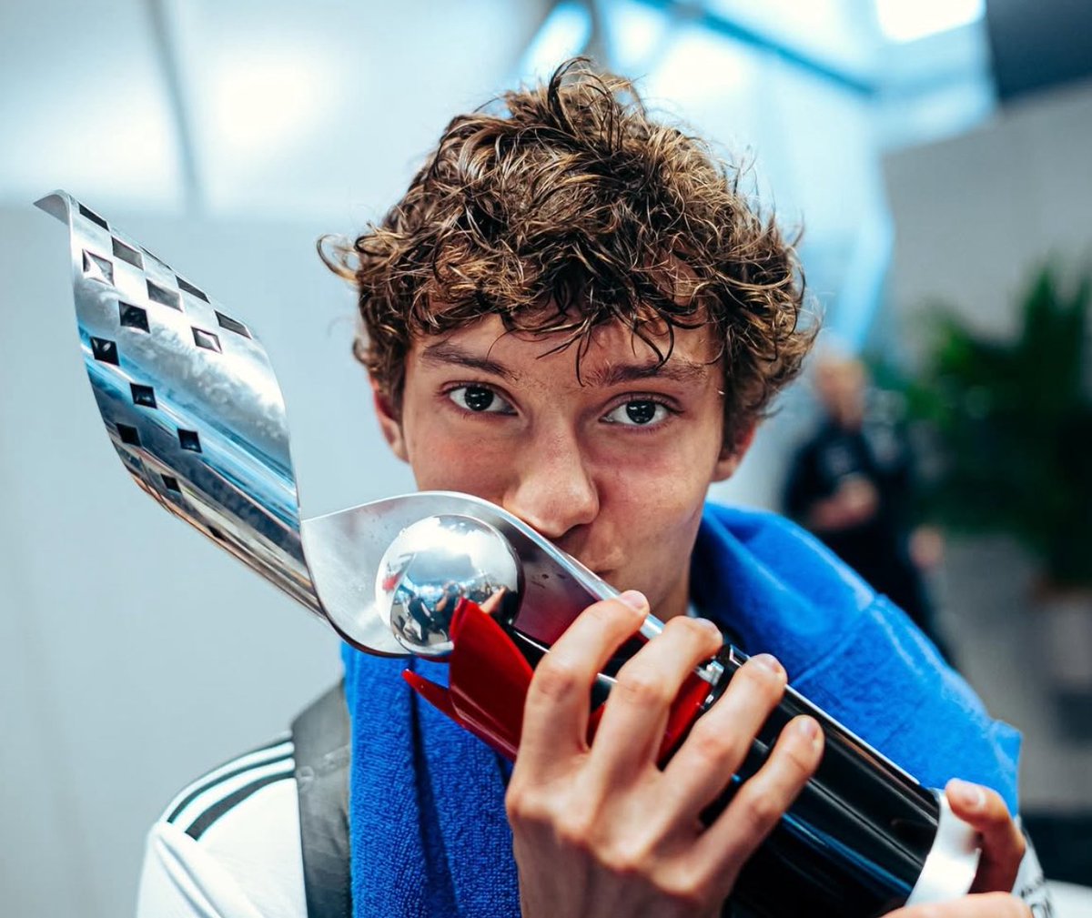 yuhan ⟡ K1MI ² tweet media