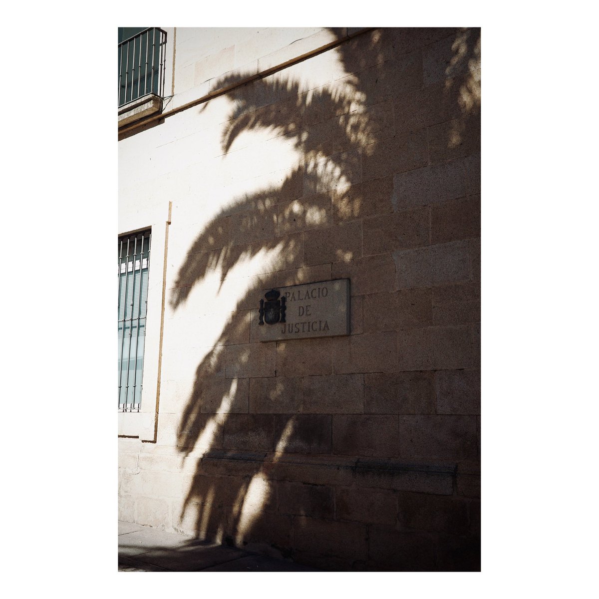 JSanches10's tweet photo. #shootgr #ricohgr #ricohgr3x #gr3x #streetsnaps #grsnaps #grdays #caceres #spain https://t.co/61Yb1zVlGF
