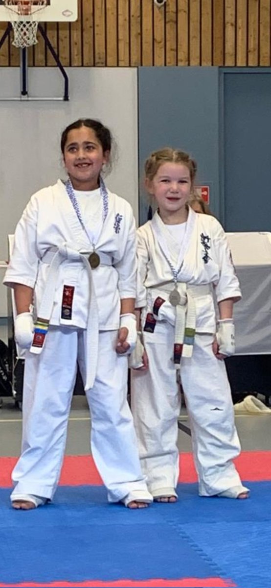 sipma_tw's tweet photo. Yara Fries Kampioen Karate geworden. https://t.co/3kw8CLhjpX