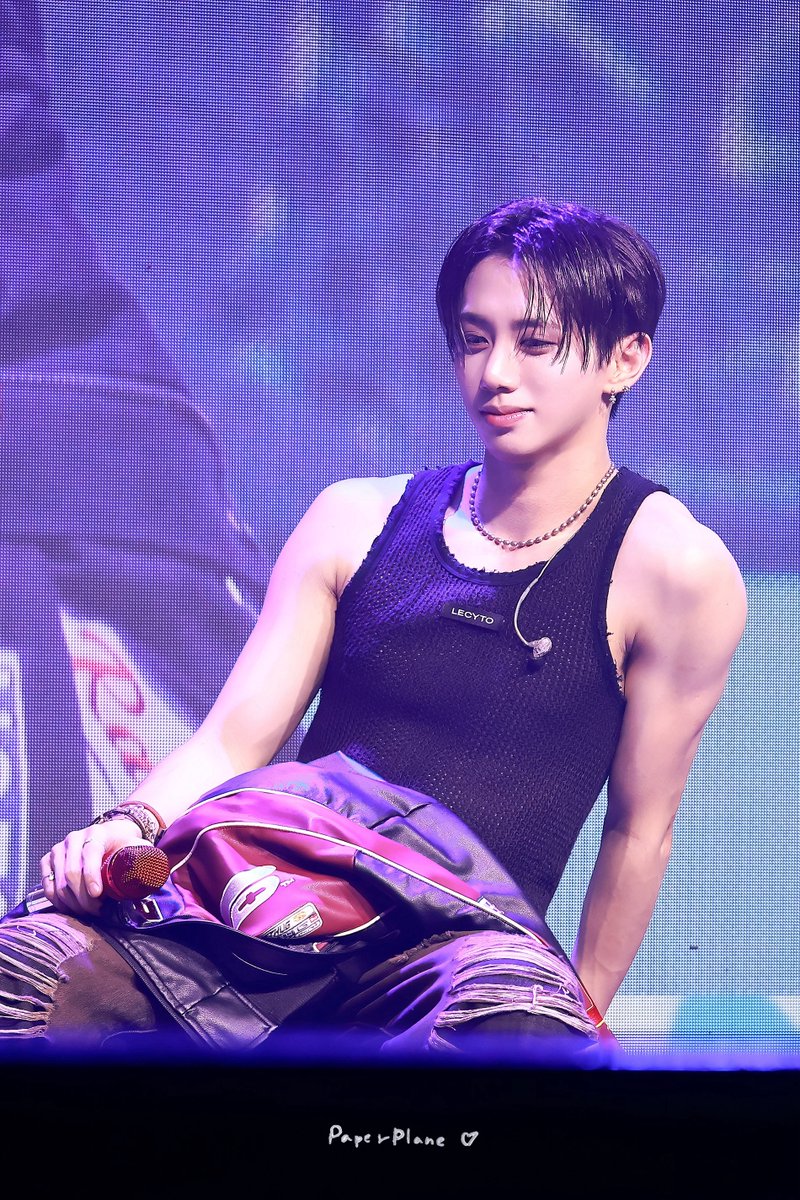 Paperplane.HJ101 tweet media