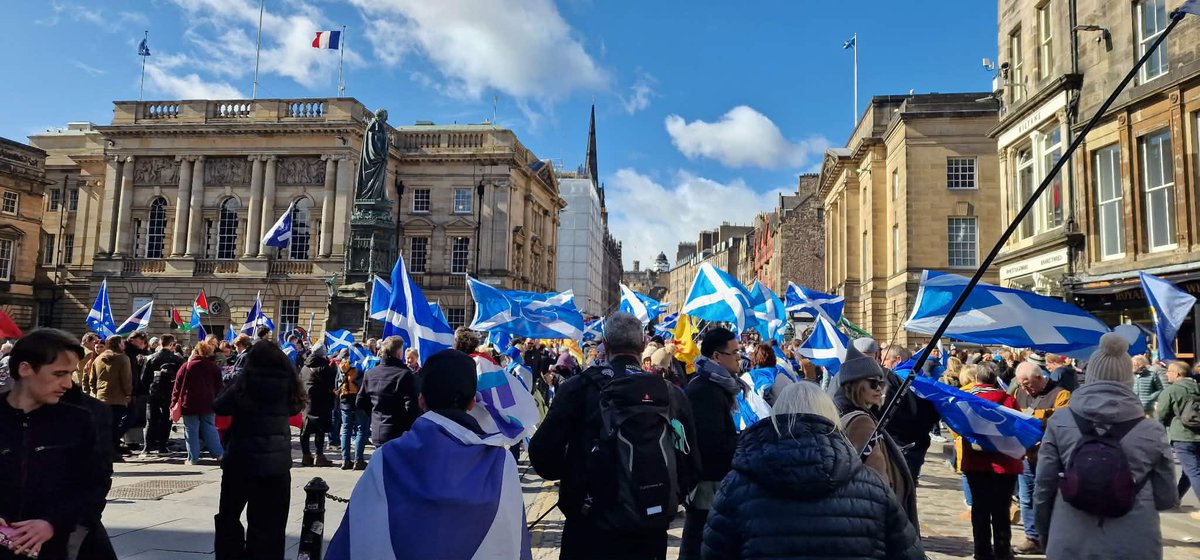 Liz Lowrey tweet media