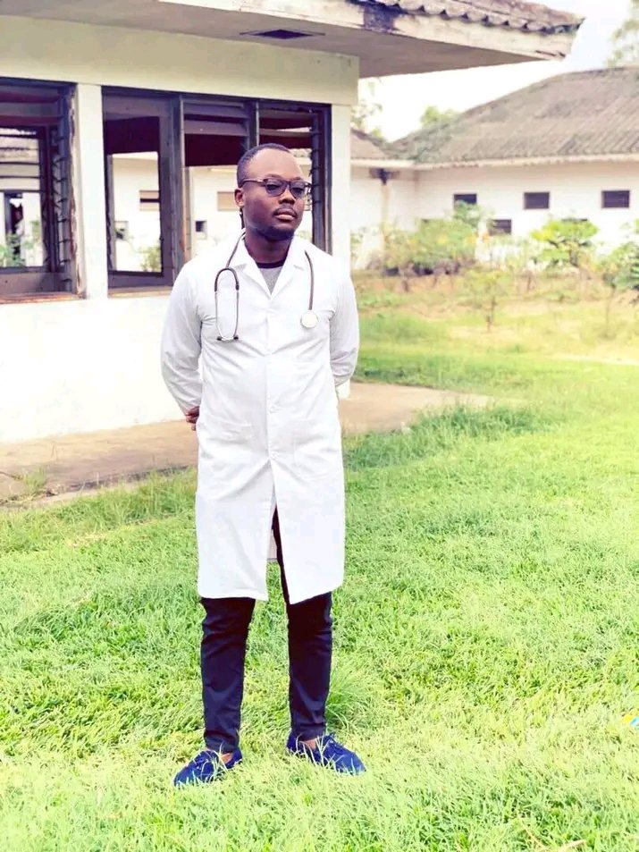 On ne sauve pas une vie en détruisant une autre.Après un accouchement stressent, une femme peut développer un trouble mental grave et éviter toute sa vie la maternité(psychose puerpérale)
Les médecins s’excusent.
Pas de patients, pas de médecins.
Pas de médecins,pas de patients.