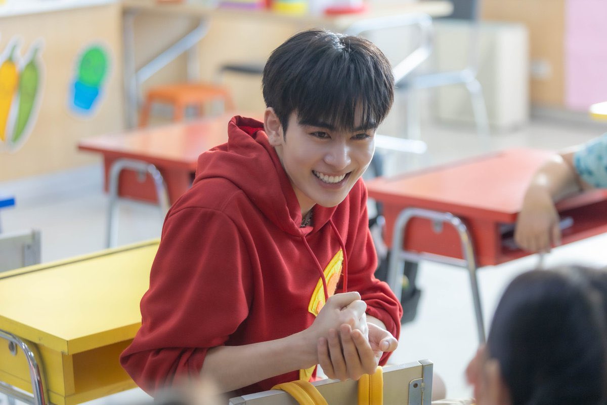 Trend for SANTA tweet media