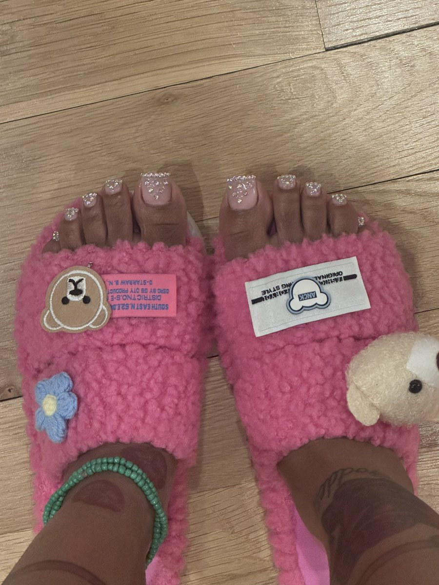 that foot girl tweet media