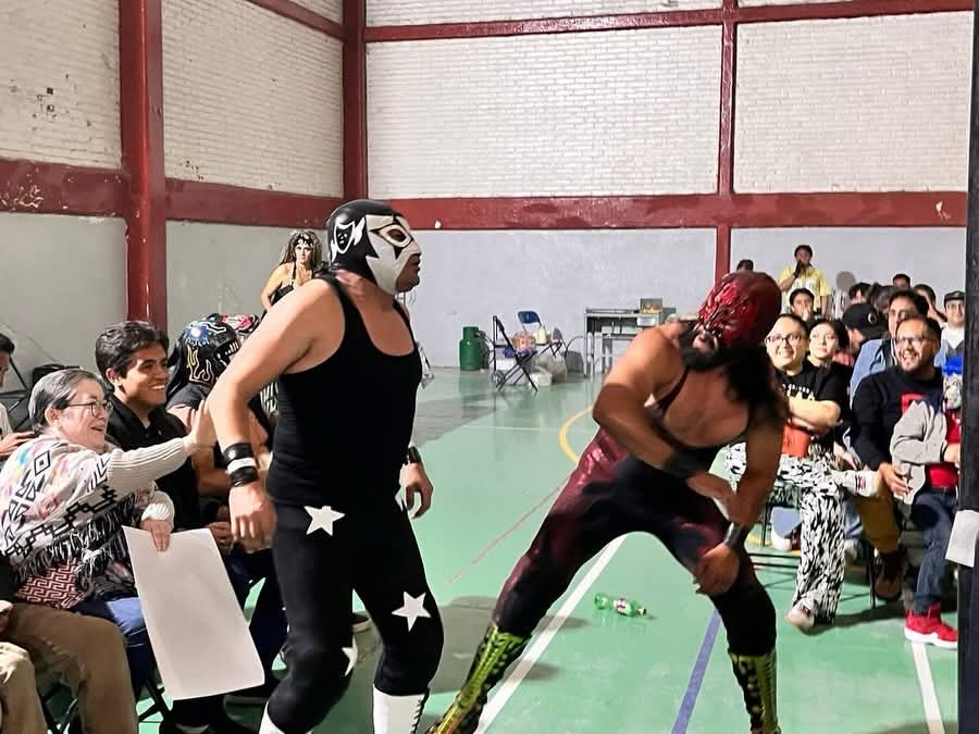 LaTijeraLucha's tweet photo. Sorpresivo triunfo en dos caídas del bando rudo de #DrExplosivo y #Fulgor ante la pareja de #ElMimo y #CapibaraMx en la tercera lucha de MaxProad en el DeportivoNuevaAtzacoalco 🔥
#latijeraluchalibre https://t.co/7z2zw18SMx